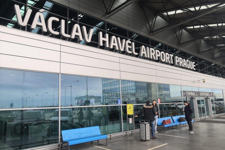 /uploads/posts/898e5a5e16814f8937e2563c8d8a0783a790e659/images/prague airport2.png